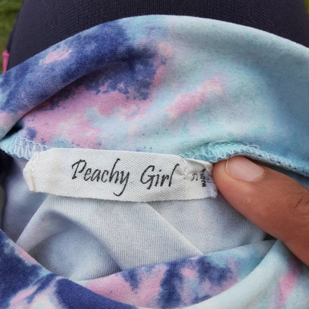 Peachy girl crop top, I have matching shorts - Picture 3 of 3